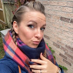 Meet your Posher, Crystal